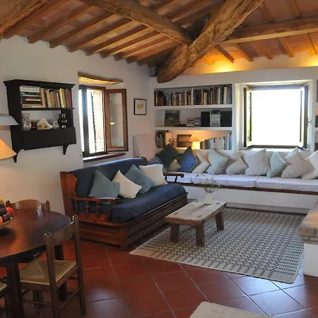 Farm stay Charming With Pretty Garden Full Of Fruit Trees *